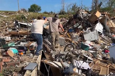 Familie flieht vor Tornado in Schrank – dann ist das Haus weg