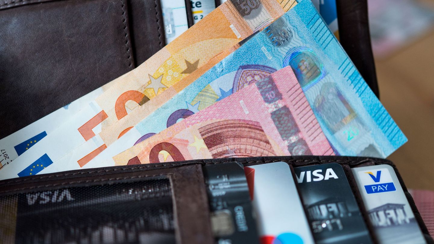 Pay: Survey: Card payment trumps cash