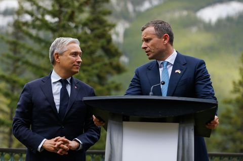 Francois-Philippe Champagne (L) und Sergej Martschenko