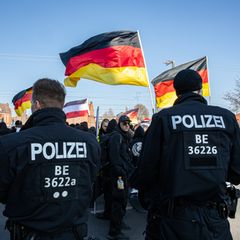 Bei der Razzia gegen die mutmaßliche Terrorzelle wurden mindestens fünf Personen festgenommen (Symbolbild)