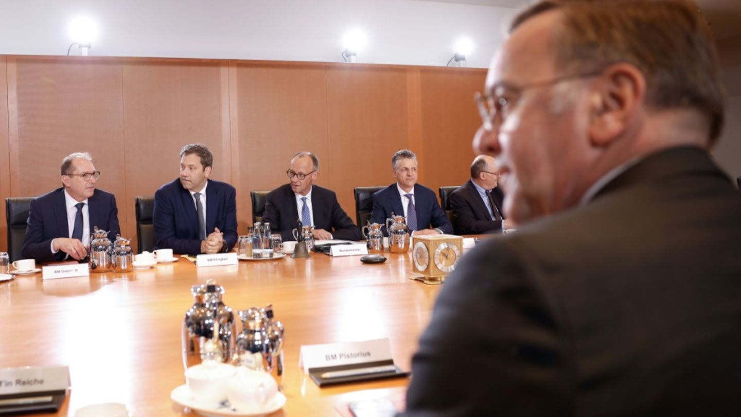 Mitglieder von neuem Bundeskabinett