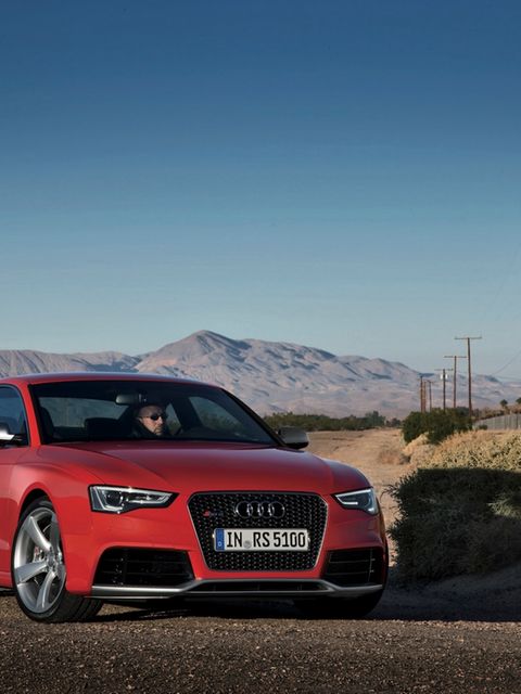 Audi A5 Coupé  Mit dem Audi A5 Coupé gelang dem Hersteller aus Ingolstadt ein großer Wurf. Lange Jahre schaute man neidisch auf die Konkurrenz aus Stuttgart oder träumte von italienischen Formen à la Alfa Romeo oder Lancia. Mit dem A5 gab es endlich wieder eine echte Alternative – und was für eine. Technisch eng mit dem A4 verwandt, bot er bewährte Volumentechnik in einem attraktiven Design und mit einem breiten Leistungsspektrum aus Diesel- und Benzinmotoren. Preislich starten Modelle aus dem Jahr 2010 bei unter 8000 Euro. Allradantrieb, Doppelkupplungsgetriebe und luxuriöse Ausstattung sind oft Standard