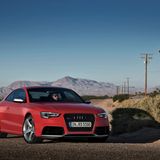 Audi A5 Coupé  Mit dem Audi A5 Coupé gelang dem Hersteller aus Ingolstadt ein großer Wurf. Lange Jahre schaute man neidisch auf die Konkurrenz aus Stuttgart oder träumte von italienischen Formen à la Alfa Romeo oder Lancia. Mit dem A5 gab es endlich wieder eine echte Alternative – und was für eine. Technisch eng mit dem A4 verwandt, bot er bewährte Volumentechnik in einem attraktiven Design und mit einem breiten Leistungsspektrum aus Diesel- und Benzinmotoren. Preislich starten Modelle aus dem Jahr 2010 bei unter 8000 Euro. Allradantrieb, Doppelkupplungsgetriebe und luxuriöse Ausstattung sind oft Standard