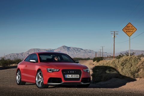 Audi A5 Coupé  Mit dem Audi A5 Coupé gelang dem Hersteller aus Ingolstadt ein großer Wurf. Lange Jahre schaute man neidisch auf die Konkurrenz aus Stuttgart oder träumte von italienischen Formen à la Alfa Romeo oder Lancia. Mit dem A5 gab es endlich wieder eine echte Alternative – und was für eine. Technisch eng mit dem A4 verwandt, bot er bewährte Volumentechnik in einem attraktiven Design und mit einem breiten Leistungsspektrum aus Diesel- und Benzinmotoren. Preislich starten Modelle aus dem Jahr 2010 bei unter 8000 Euro. Allradantrieb, Doppelkupplungsgetriebe und luxuriöse Ausstattung sind oft Standard