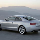 Audi A5 Coupé  Wer mit weniger zufrieden ist, wählt die Vierzylinder-Benziner mit 1,8 oder 2,0 Litern Hubraum und Motorstärken ab 160 PS, die solide Fahrleistungen bieten. In puncto Image und Prestige spielen die S- oder RS-Modelle in einer anderen Liga, ebenso wie der sparsame und drehmomentstarke 3,0 TDI mit 240 PS und serienmäßigem Allradantrieb. Kauftipp: das 333 PS starke S5 Coupé oder der 3.0 TDI Quattro. Der A5 ist zudem nicht nur als Cabrio, sondern auch als viertüriges Coupé erhältlich