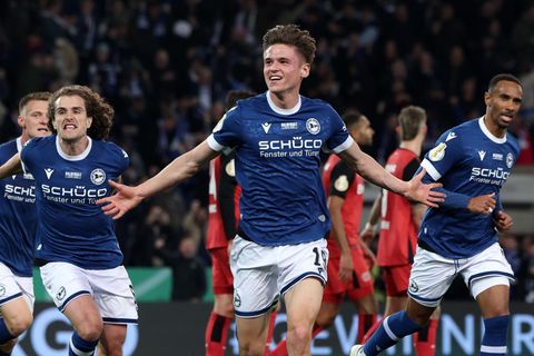 Arminia Bielefeld feiert den Einzug ins DFB-Pokalfinale