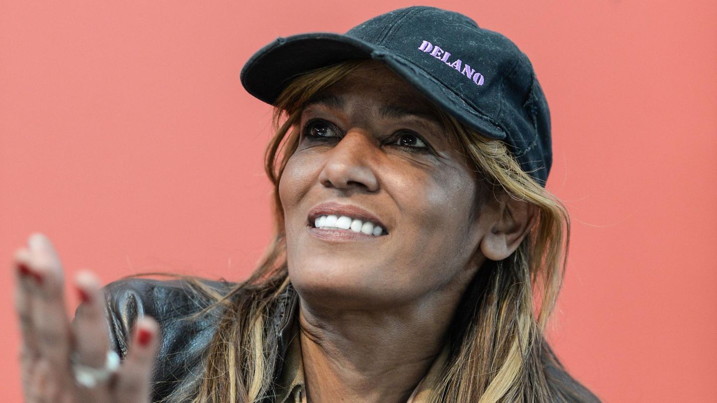 Nadja "Naddel" Abd el Farrag starb am 9. Mai im Alter von 60 Jahren in einer Klinik in Hamburg. Abd el Farrag wurde in den 1990er-Jahren als Freundin von Popstar und Musikproduzent Dieter Bohlen bekannt. Ihr Privatleben war ein Auf und Ab. In den vergangenen Jahren sprach sie etwa über Geldnot und ihre gesundheitlichen Probleme durch zu viel Alkohol. In ihrer Biografie "Achterbahn" machte sie 2018 öffentlich, dass sie an Leberzirrhose erkrankt war