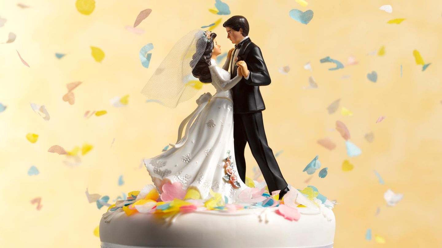Hochzeitsppaar auf Torte
