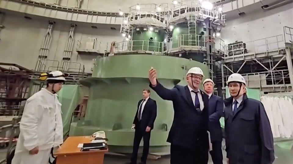 Im Schutz der Nacht: Putin besucht Kursk-Atomkraftwerk Im Schutz der Nacht: Putin besucht Kursk-Atomkraftwerk