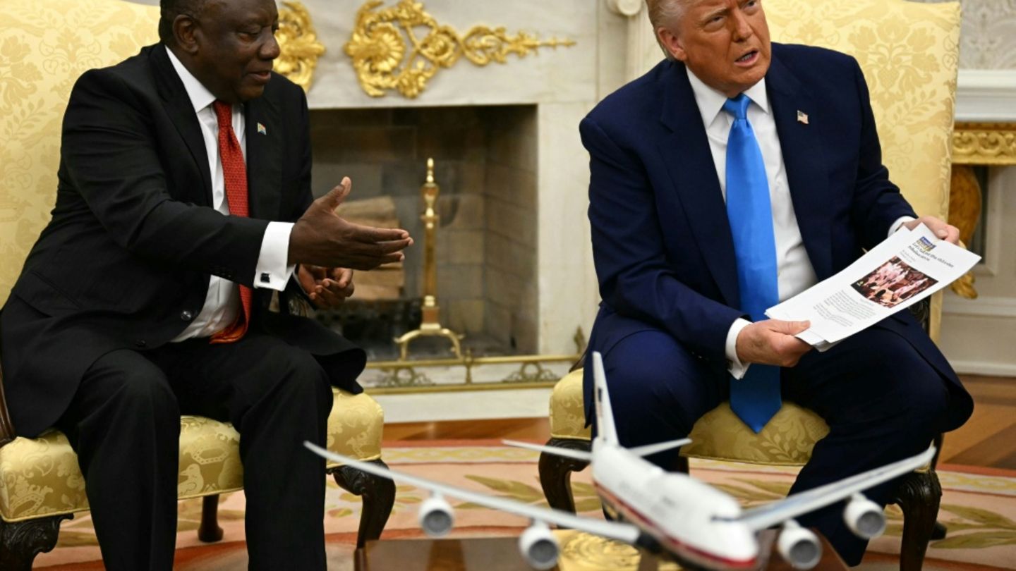 Trump, “soykırım” iddialarıyla Güney Afrika'nın başkanını kapsıyor