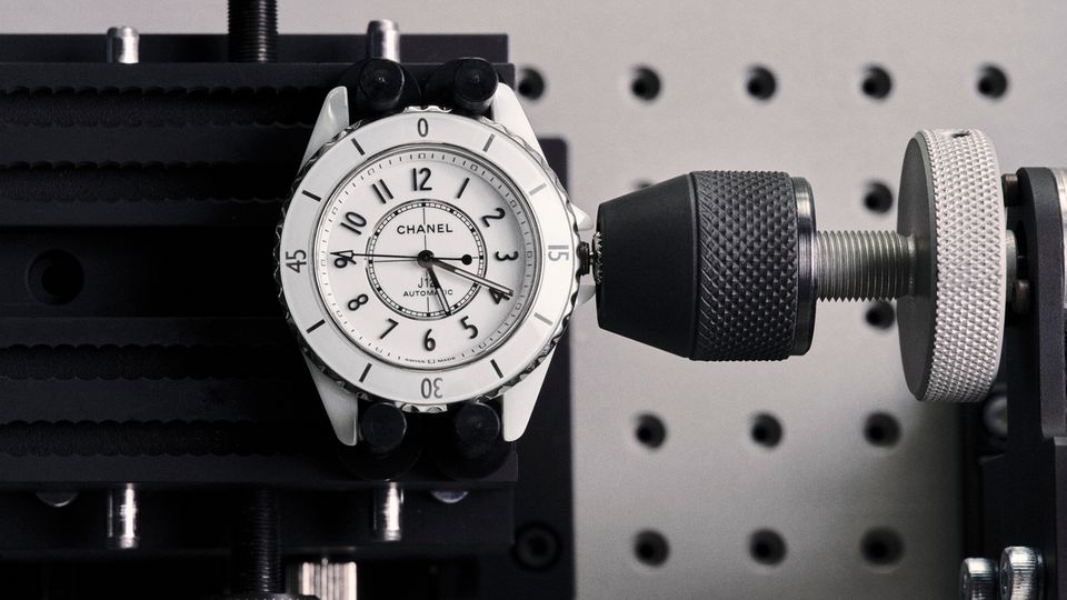 Quality control at a clock by Chanel