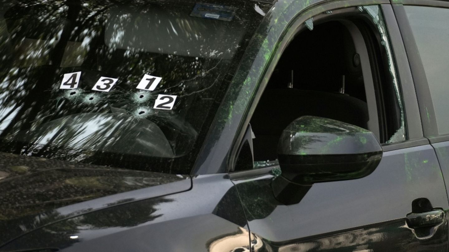 Durch Schüsse beschädigtes Auto in Mexiko-Stadt