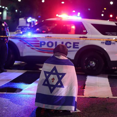 The police are deployed to Schütssen in front of the Jewish Museum in Washington