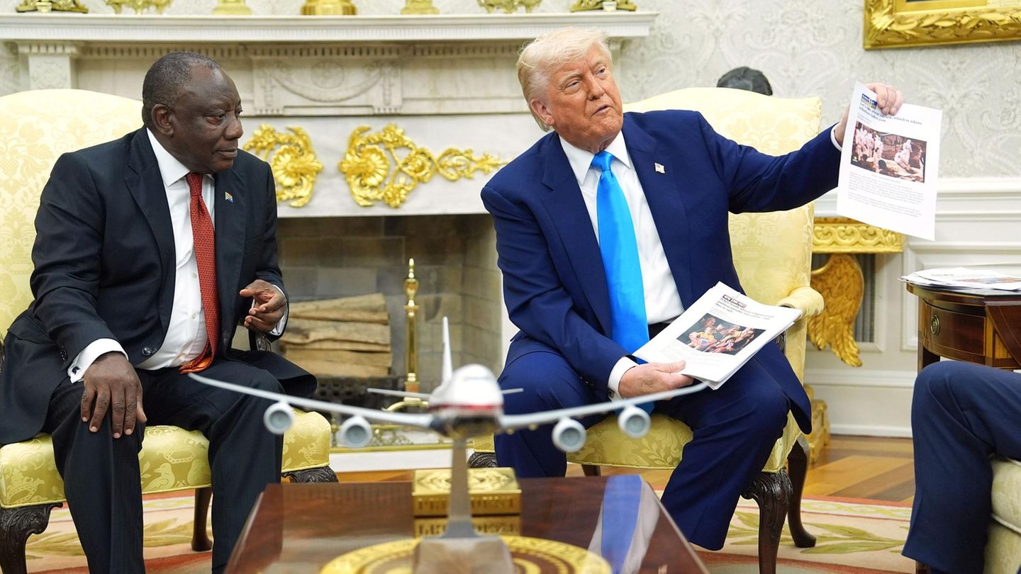 Donald Trump throws South Africa’s President “Genozid” in white