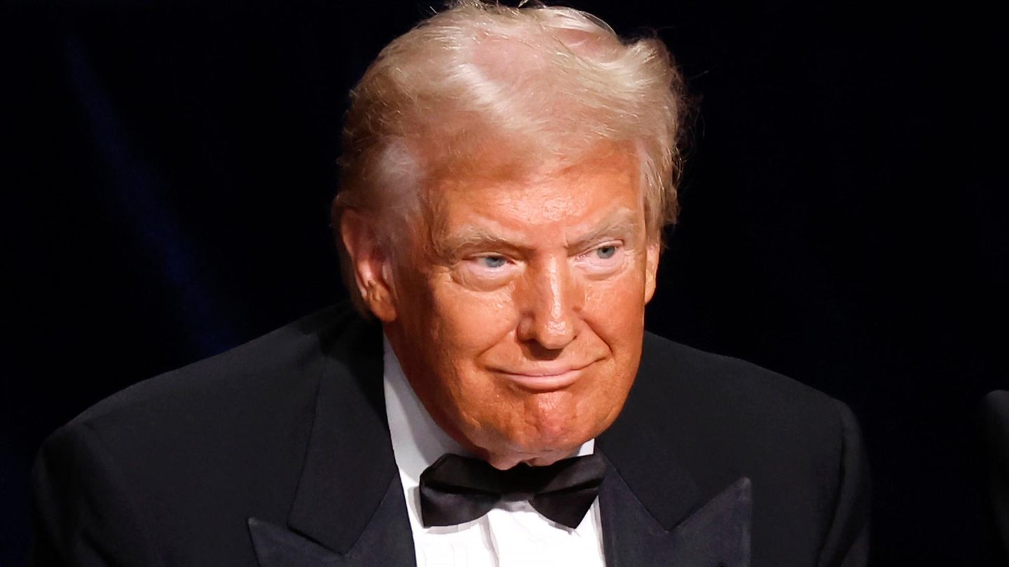 Donald Trump invites you to exclusive reception and fuels correction accusation