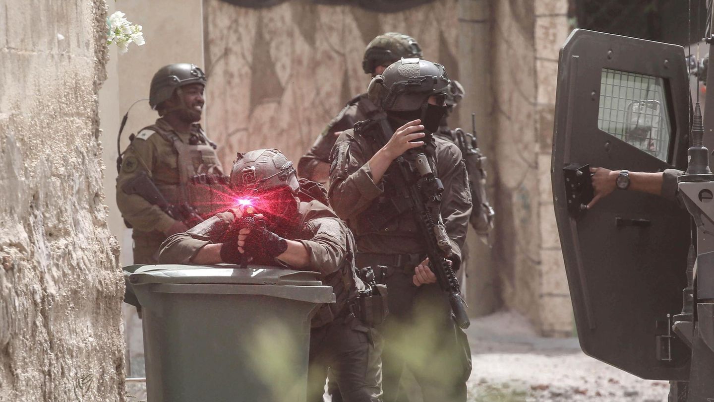 West Bank: diplomats when visiting Israel.