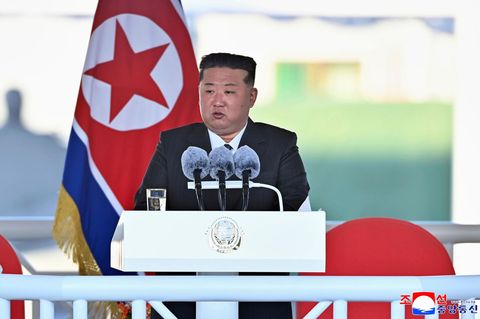 Nordkorea: Diktator Kim Jong Un bei der Zeremonie für seinen neuen Zerstörer