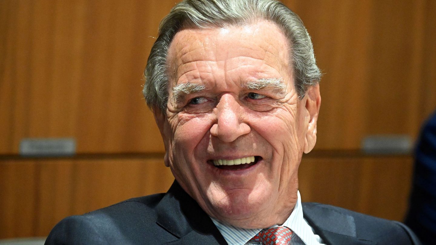 Ex-chancellor Schröder still finds Nord Stream 2 right