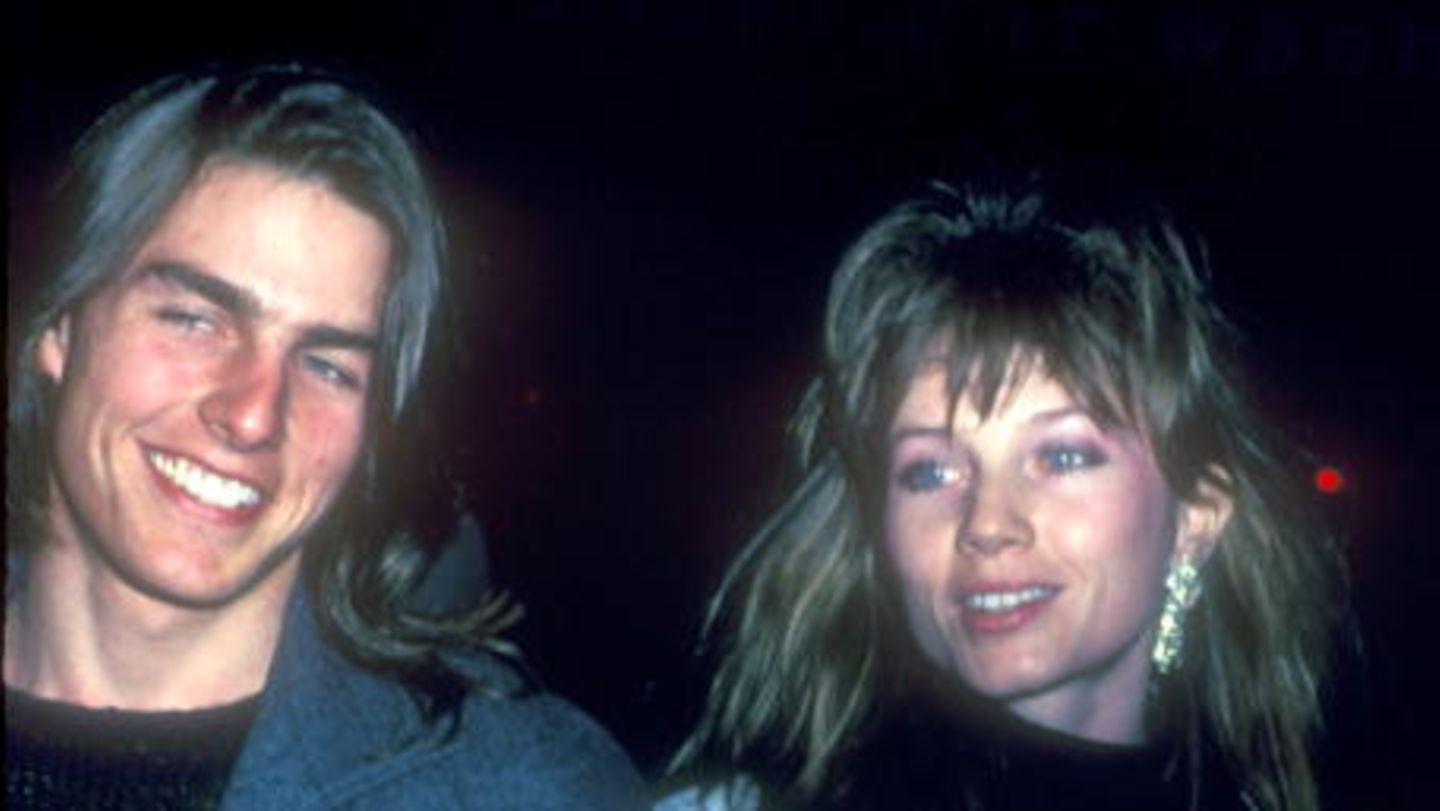 Rebecca De Mornay (1983–1985): Liebe am Set  Bei den Dreharbeiten zu "Risky Business" funkte es zwischen Tom Cruise und Rebecca De Mornay. Sie war drei Jahre älter, Cruise schwärmte von ihrer Intelligenz und Ausstrahlung. Die Beziehung war intensiv, endete 1985, Gründe blieben privat – beide sprachen respektvoll übereinander.  Altersunterschied: Rebecca war 3 Jahre älter.