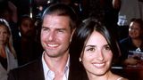 Penélope Cruz (2001–2004): Neue Liebe aus Barcelona   Nach der Trennung von Kidman begann Cruise eine Beziehung mit der damals 27-jährigen spanischen Schauspielerin Penélope Cruz (Cruise war 39). Er zeigte sich romantisch und fürsorglich, kochte für sie und verwöhnte sie. Doch der Einfluss von Scientology blieb ein problematischer Faktor. Cruz sprach später davon, sie hätten sich "im Guten" getrennt – Gerüchte besagen, dass sie den Druck der Kirche nicht akzeptieren wollte. In dieser Zeit hielt Cruise sein Privatleben diskreter.  Altersunterschied: Tom war 12 Jahre älter.