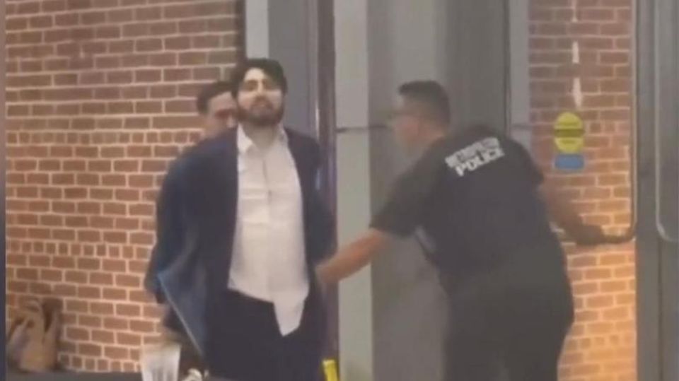 Der Attentäter während seiner Festnahme