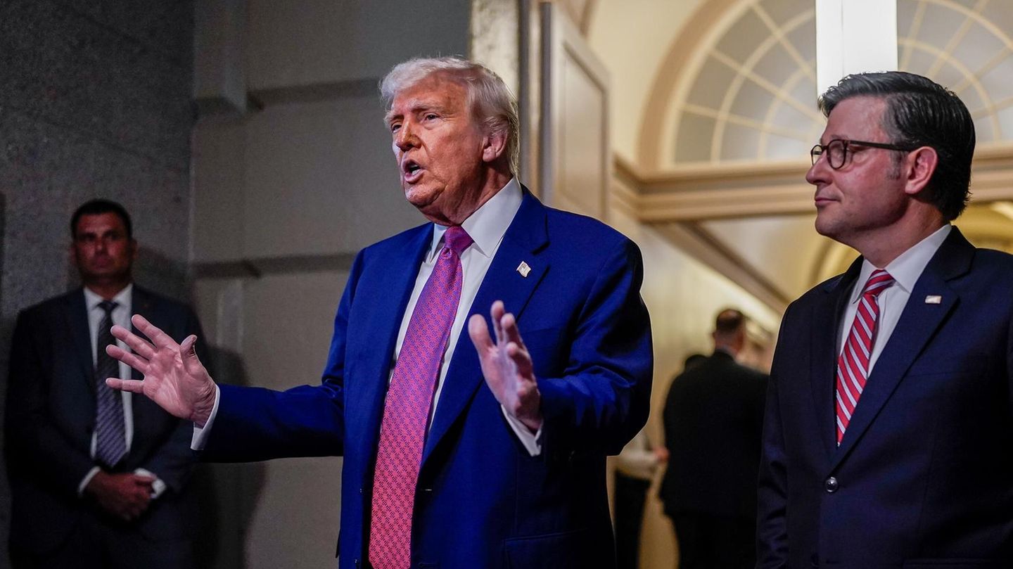 Votum im Kongress: Der Präsident mit Mission auf dem Capitol Hill. Donald Trump bringt zögernde Republikaner auf Linie für seine "Big Beautiful Bill" Der Präsident mit Mission auf dem Capitol Hill. Donald Trump bringt zögernde Republikaner auf Linie für seine "Big Beautiful Bill"