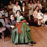 Salma Hayek als Frida Kahlo im gleichnamigen Film, umgeben von Kahlos Familie