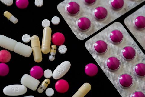 Verschiedene Pillen und Tabletten