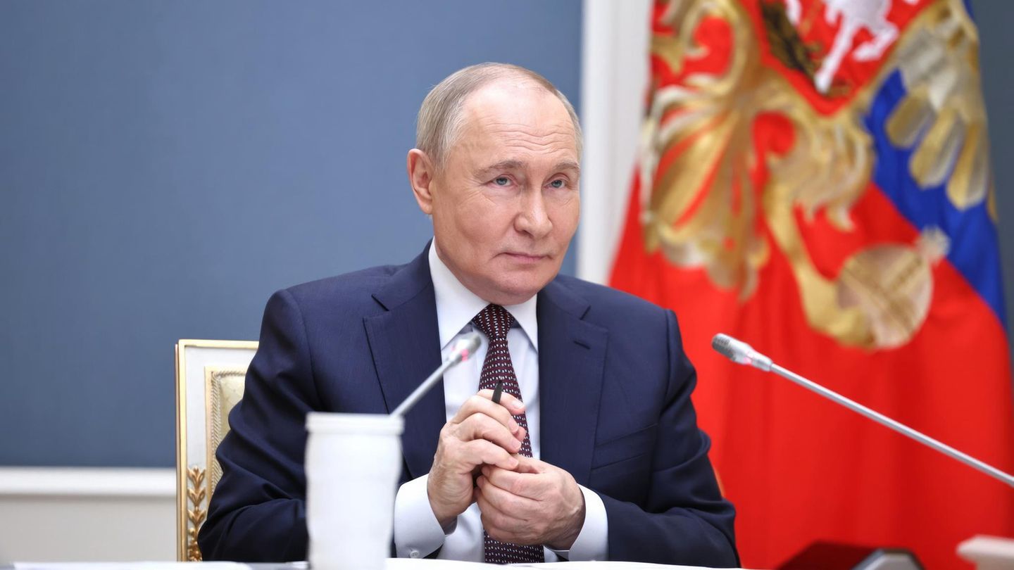 Wladimir Putin beim Treffen mit Vertretern der russischen Privatwirtschaft im Kreml. Das Land wird international mit Sanktionen belegt.