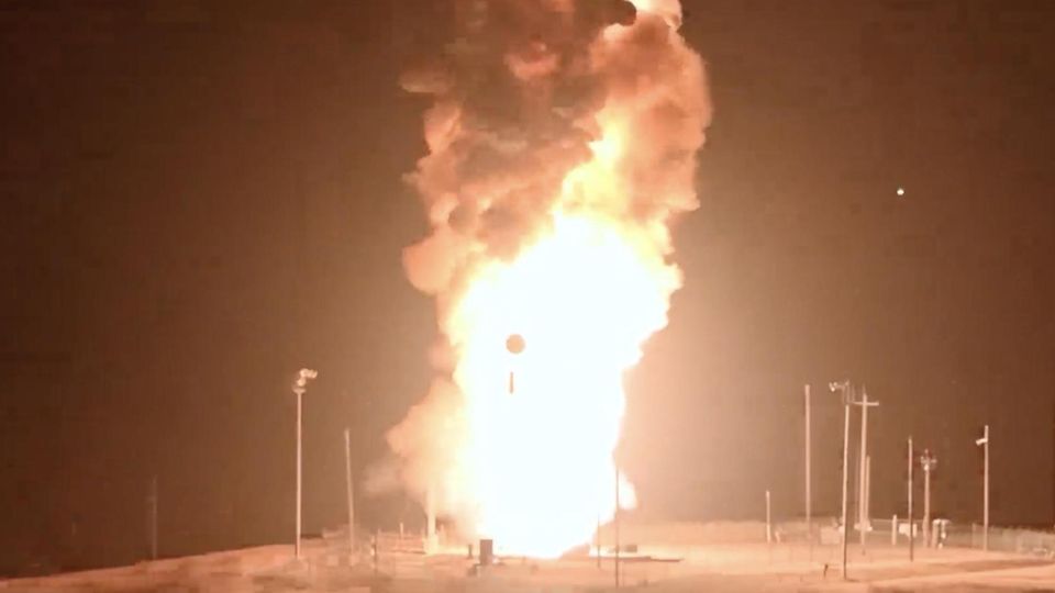 USA testet nuklear bestückbare "Weltuntergangsrakete" Minuteman III Die USA testen eine Minuteman-III-Rakete
