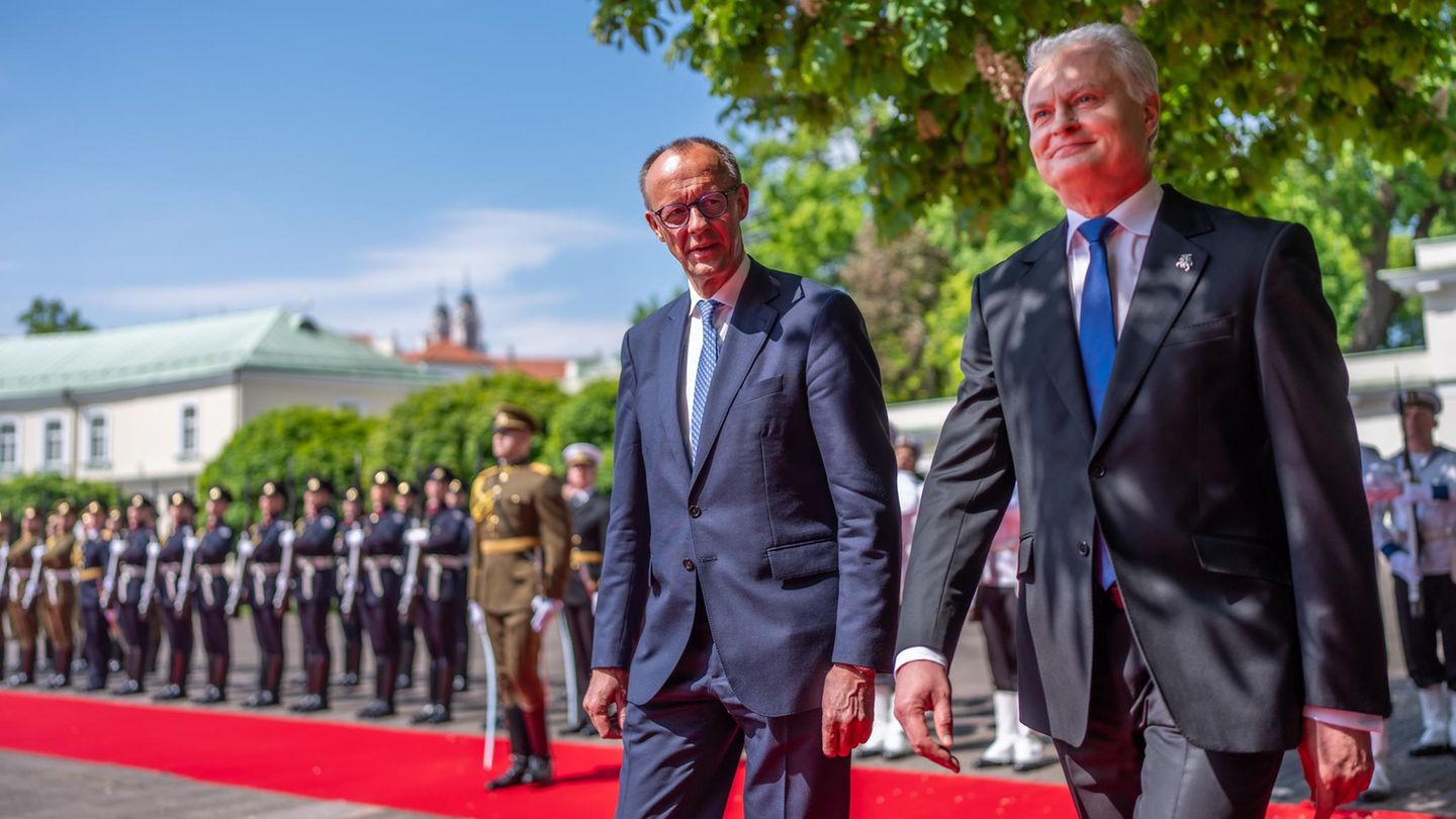 Merz in Lithuania: Where the Chancellor is still greeted with flags