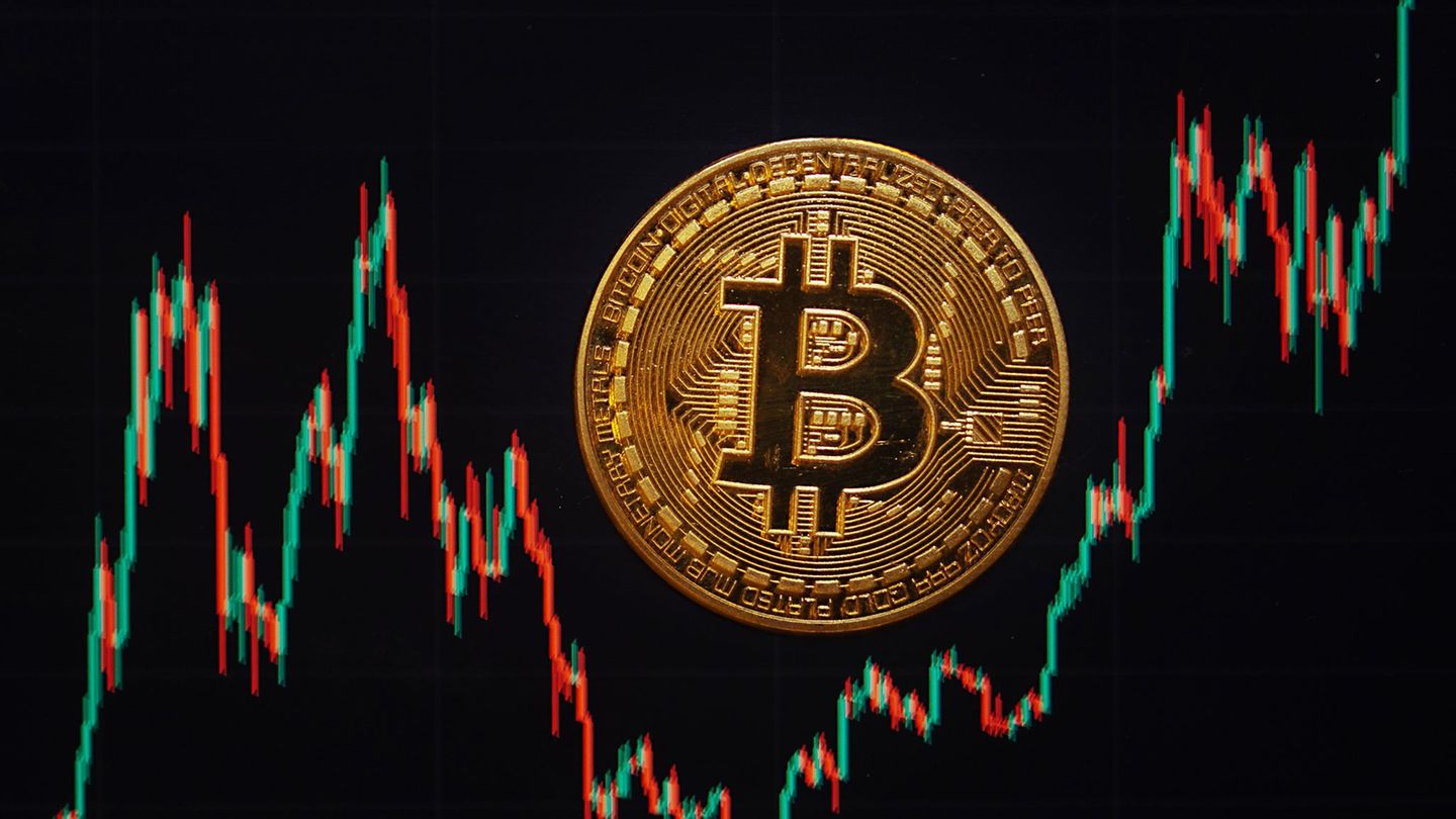 Cryptocurrency: Bitcoin for the first time reaches $ 112,000 marks