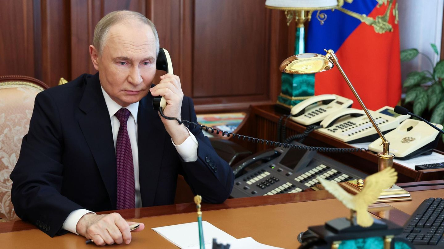 Russia and Ukraine argue for buffer zone on the border
