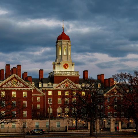 Die Harvard University bei Sonnenuntergang. Die Trump-Regierung verbietet der Elite-Uni die Aufnahme ausländischer Studenten