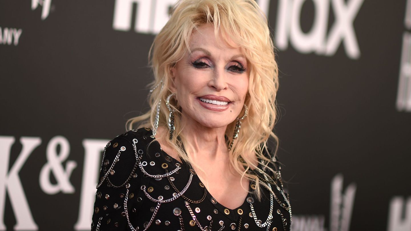 People: Dolly Parton after the death of husband: work was a blessing