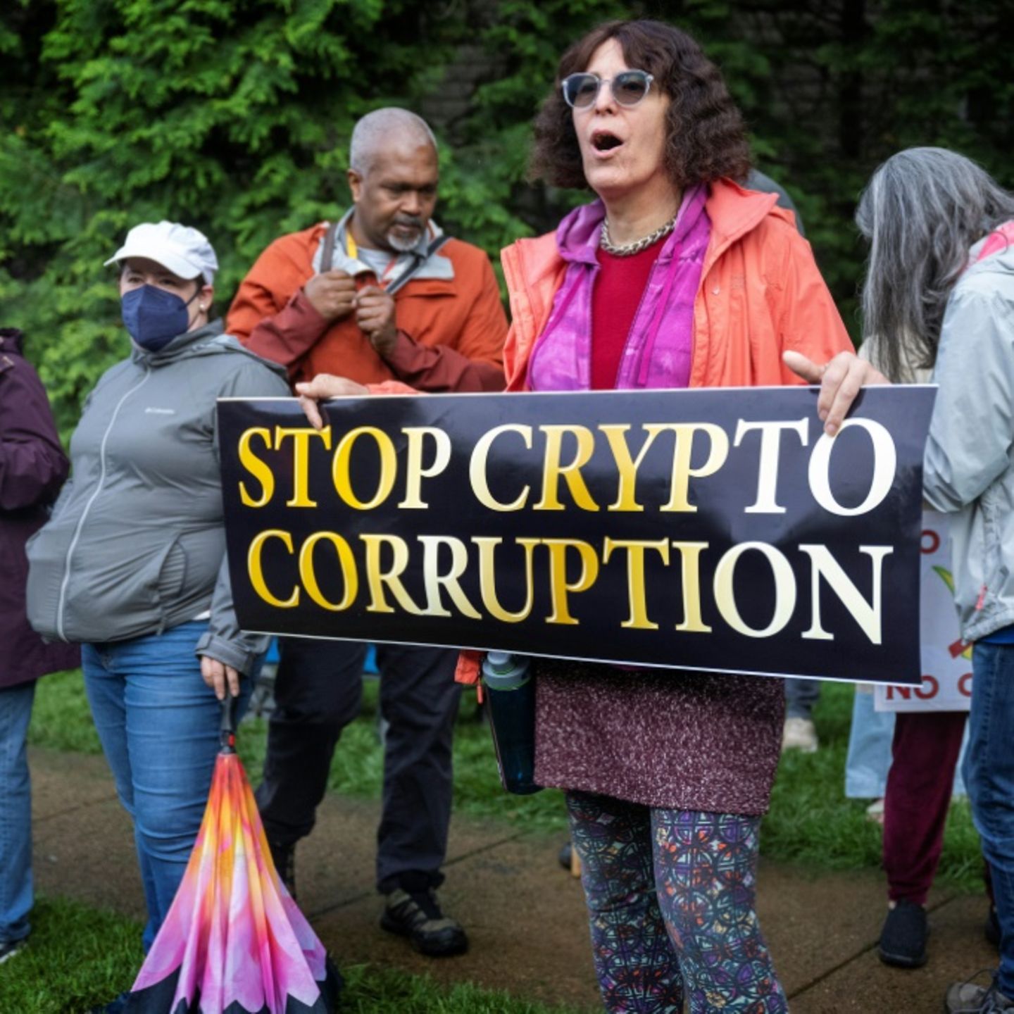 US-Präsident empfängt Trumpcoin-Investoren - Protest gegen  