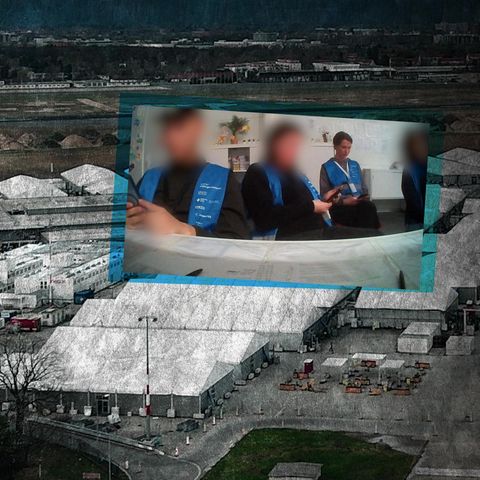 Montage der Flüchtlingsunterkunft Berlin-Tegel