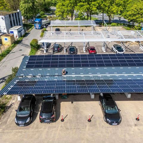 Fast jede Solaranlage hängt an Wechselrichtern aus China