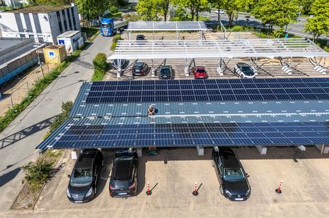Fast jede Solaranlage hängt an Wechselrichtern aus China