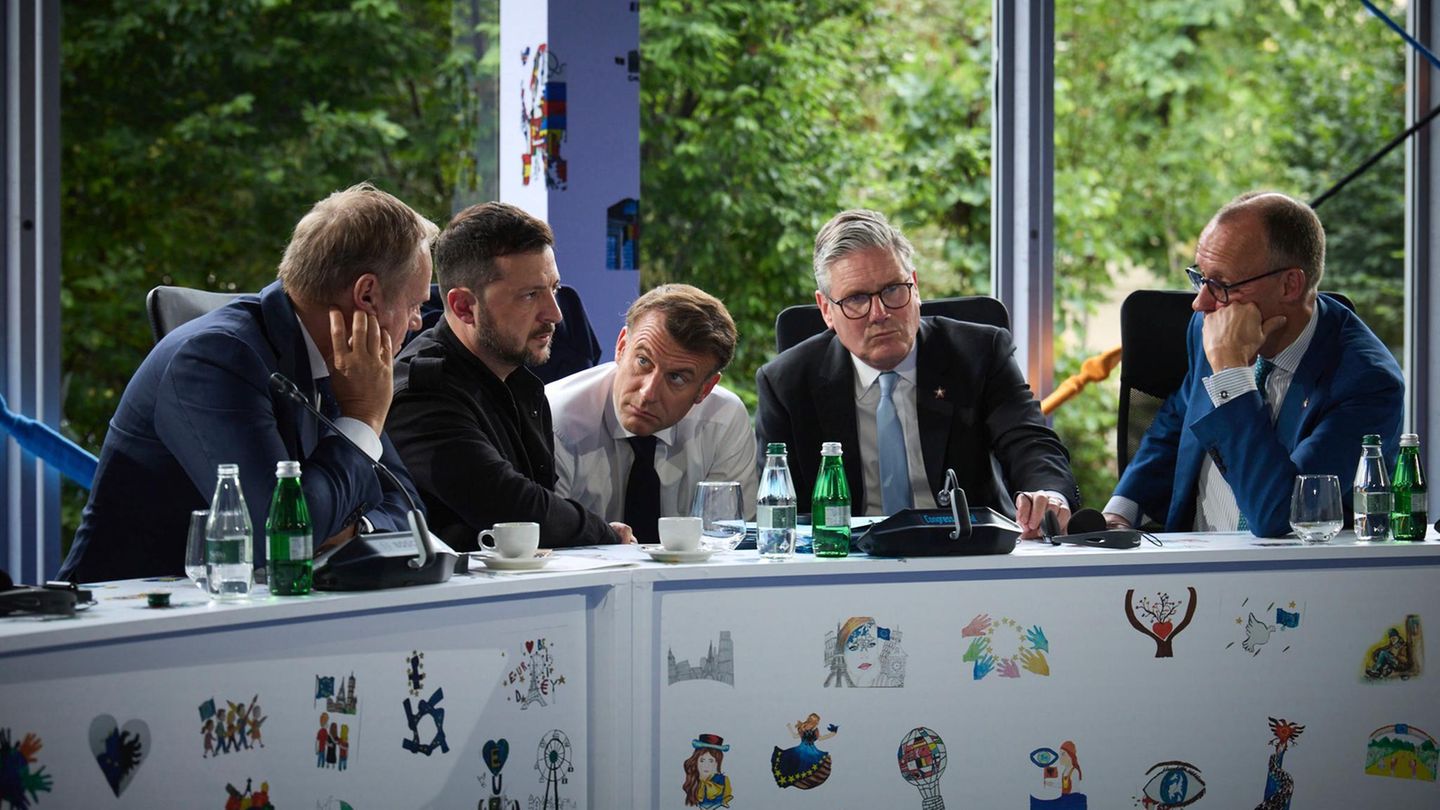 Europas Regierungschefs müssen mit der Wankelmütigkeit Donald Trumps in der Ukraine-Frage umgehen Europas Regierungschefs müssen mit der Wankelmütigkeit Donald Trumps in der Ukraine-Frage umgehen