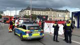 Einsatzkräfte schirmen den Tatort am Hamburger Hauptbahnhof ab