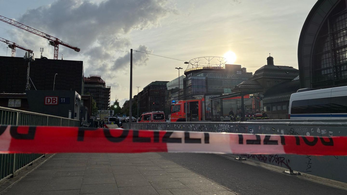 Absperrband vor dem Hamburger Hauptbahnhof