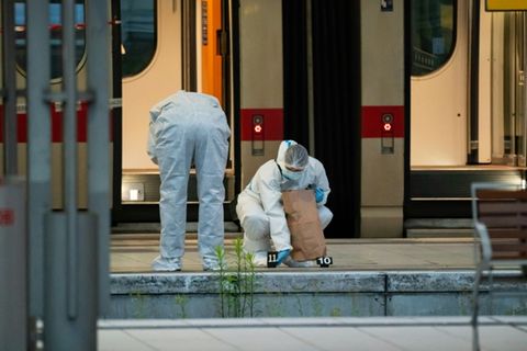 Forensiker der Polizei am Hamburger Hauptbahnhof