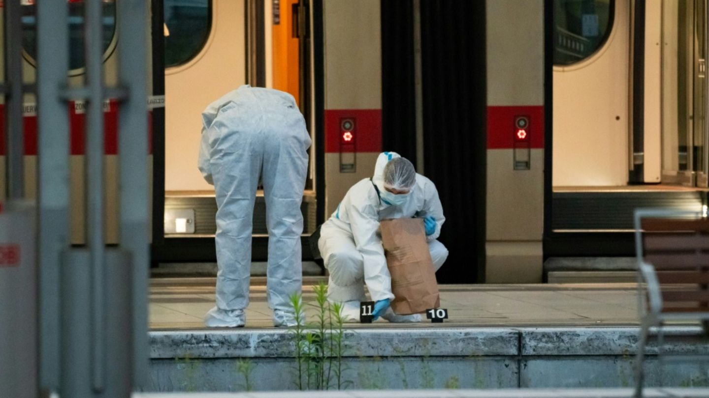 Forensiker der Polizei am Hamburger Hauptbahnhof