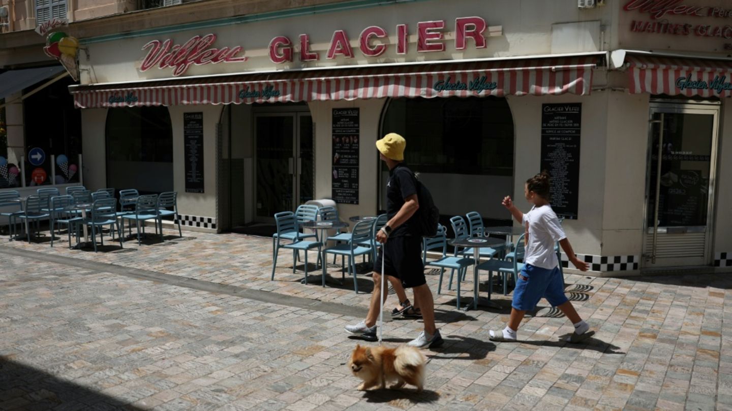 Eine leere Eisdiele in Cannes