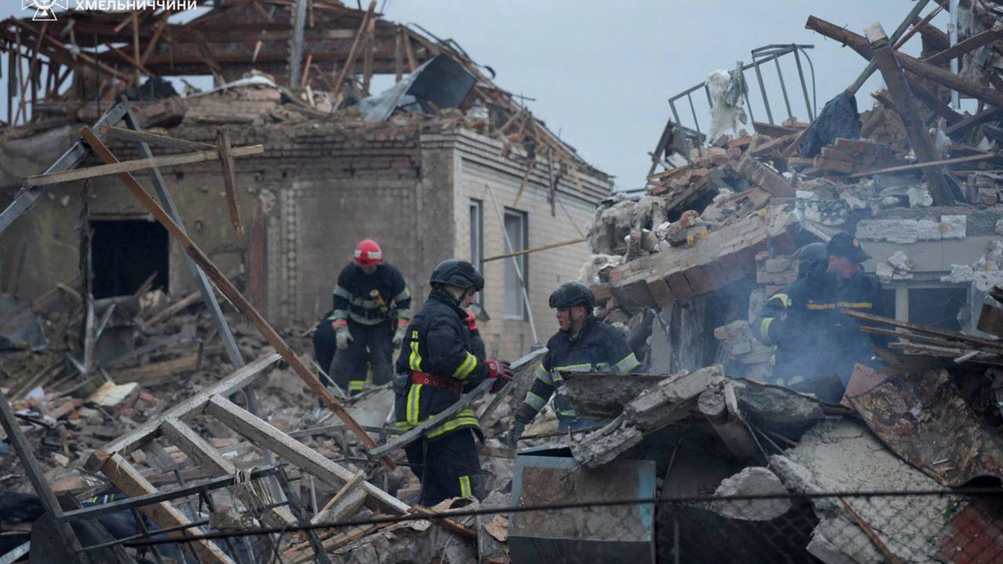 War in Ukraine: Selenskyj: Almost 370 air strikes on Ukraine