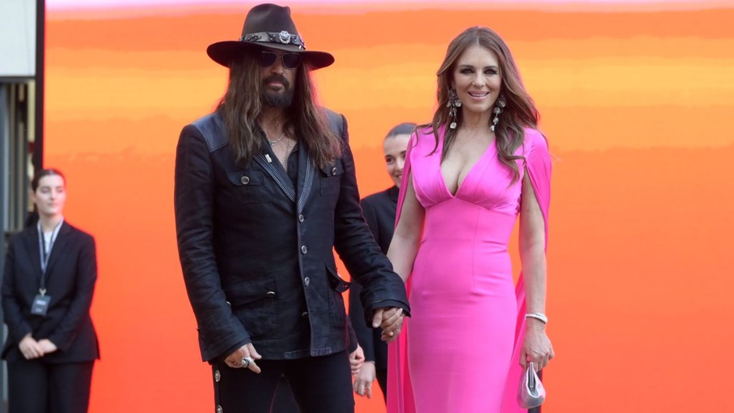 Elizabeth Hurley and Billy Ray Cyrus: For the first time together on the red carpet