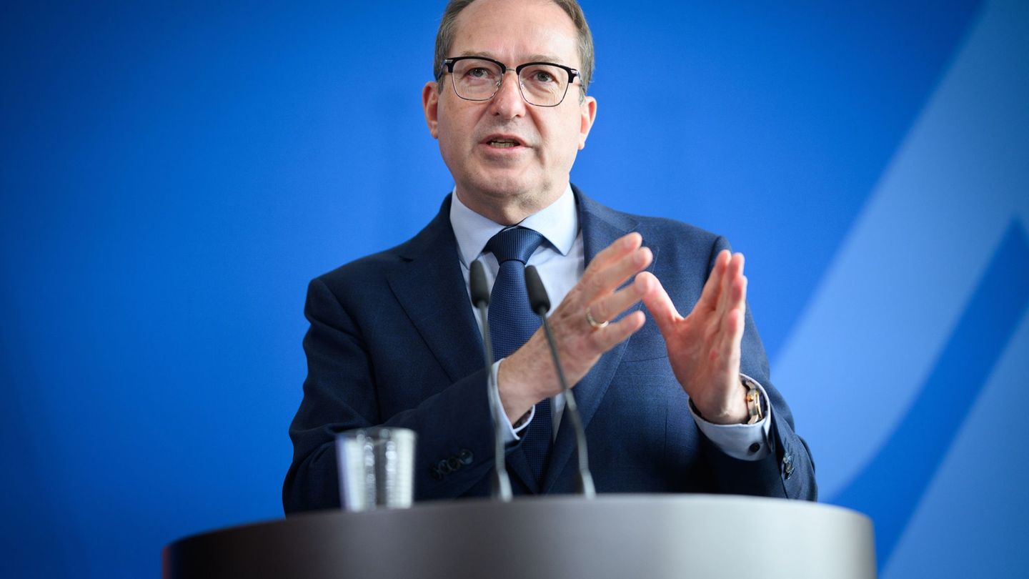 Refugees: Dobrindt presents the law on family reunification