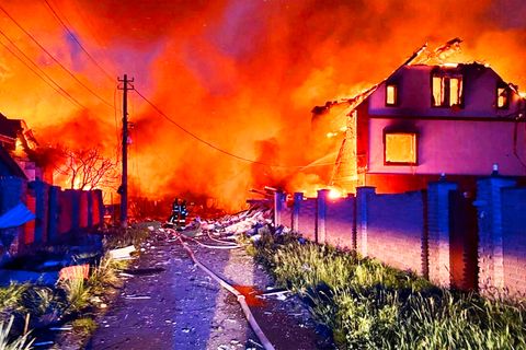 Feuer und Tod in der Ukraine: Russland greift mit Hunderten Drohnen und Raketen an