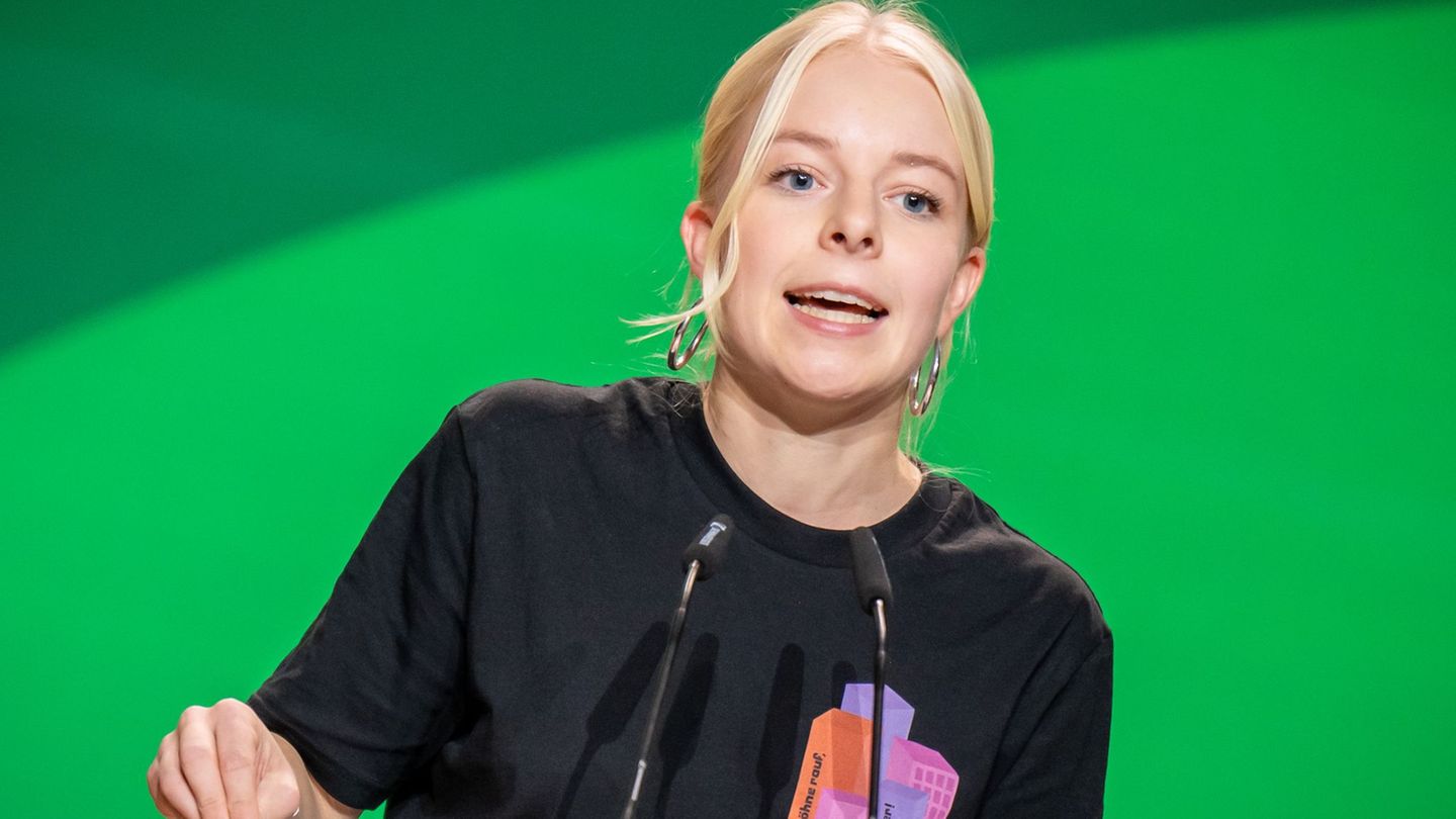 Green youth: Green Youth boss for “ACAB” sweater: Not the right way